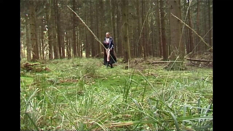 Absolute BDSM films - The original: Gagică cu țâțe mari trimisă goală în pădure