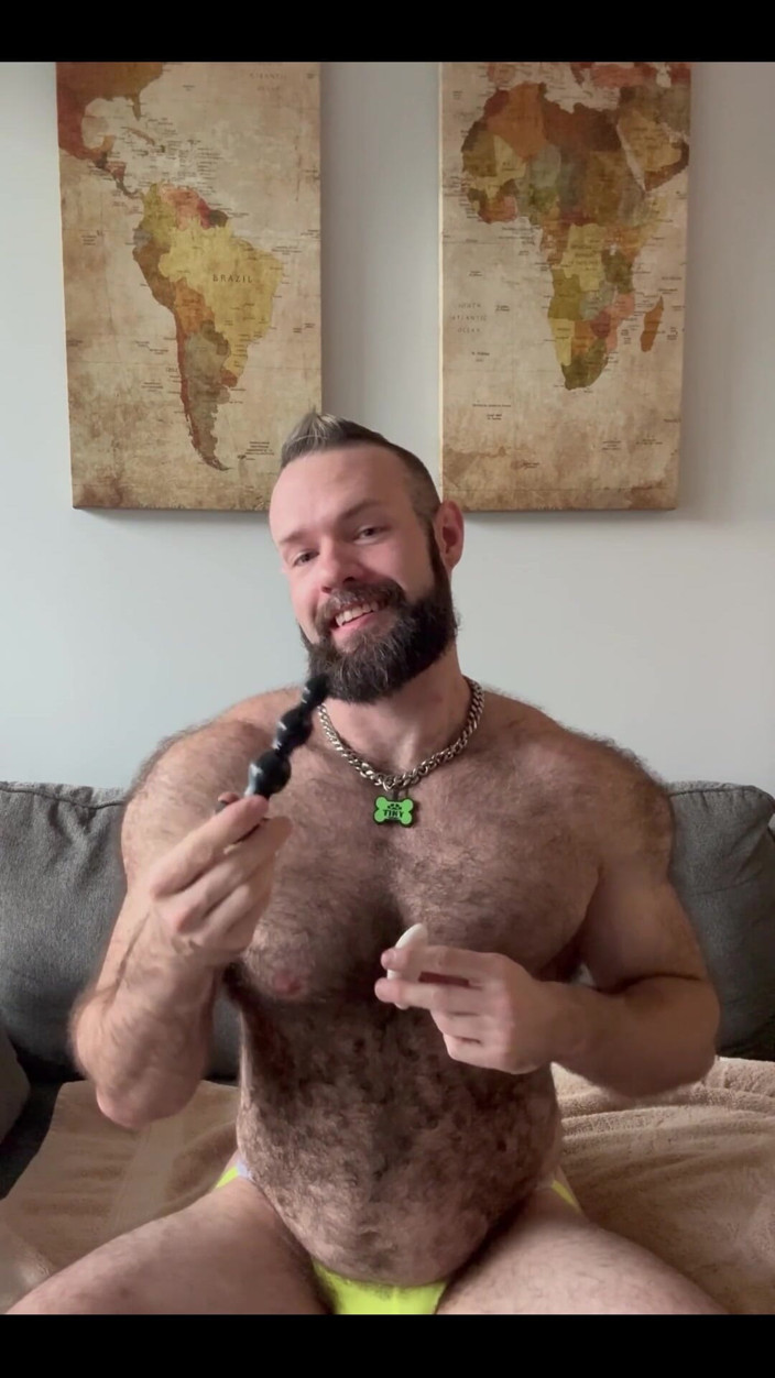 BeefyCanuck: 큰 형제와 장난감 플레이 1부