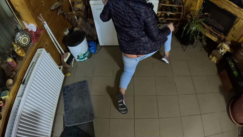 MilfyCalla: Zoccolo Di Cammello MILF Twerka in Jeans - Pompino E Sborra...