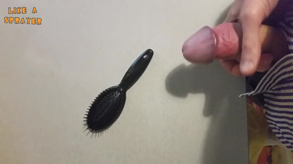 Like a sprayer: Handjob and cumshot on a haribrush
