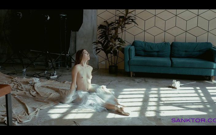 SANKTOR: Naked ballet dancer . Art erotic video.