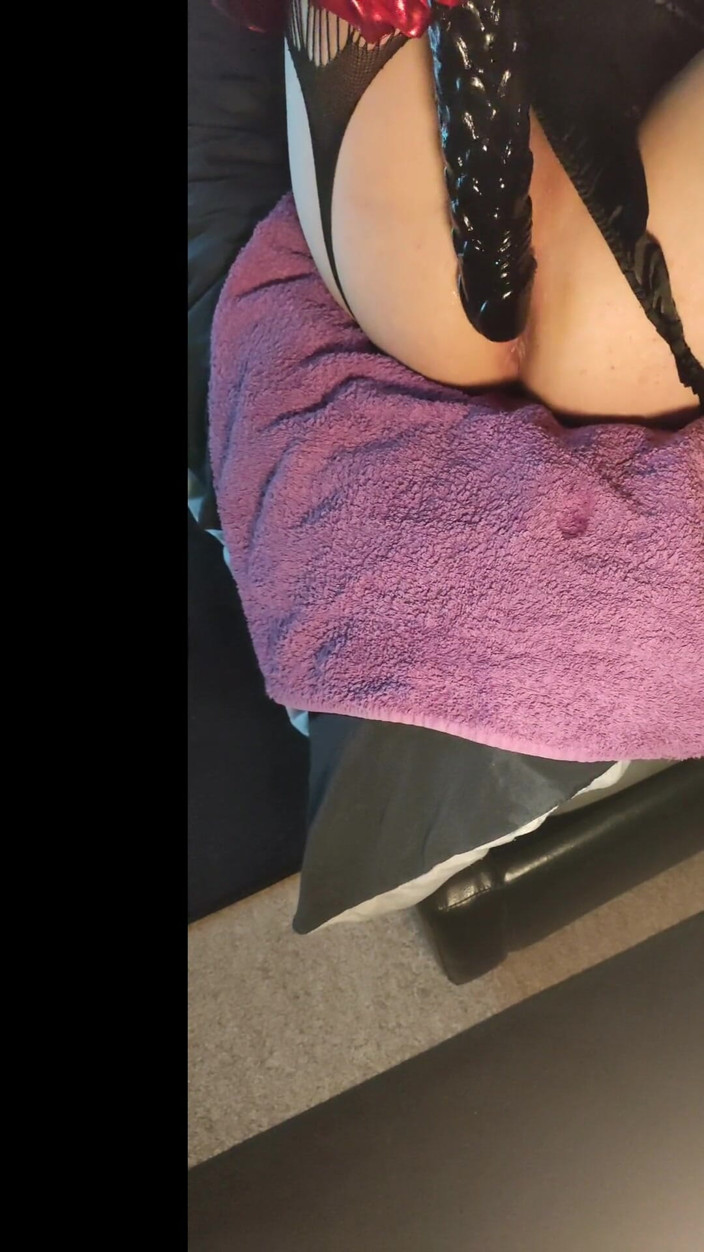 Sallyann: Canavar dildo