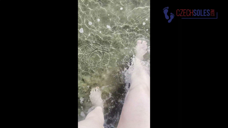 Czech Soles - foot fetish content: 해변의 발 따먹기