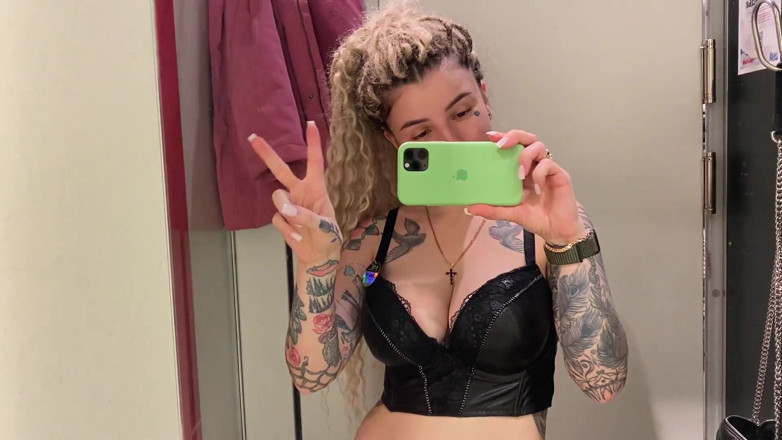 Barbietatoo1: Hur gillar du min outfit? Jag står i omklädningsrummet