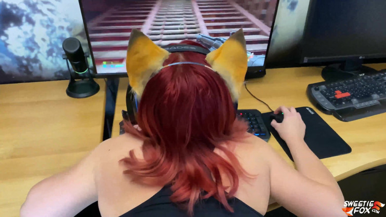 Sweetie Fox: Babe doggystyle fucking and deep sucking dick while playing doom...