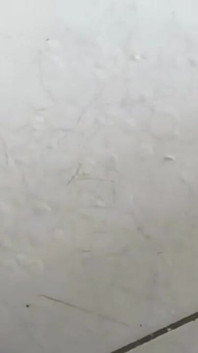 Fotograful aștepta următorul model, și a decis să lovească unul în mijlocul studioului