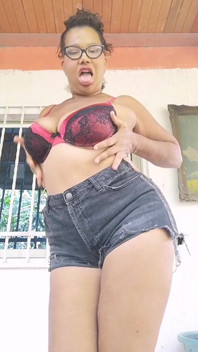 Dos Coños Reventados Con Mega Dildo