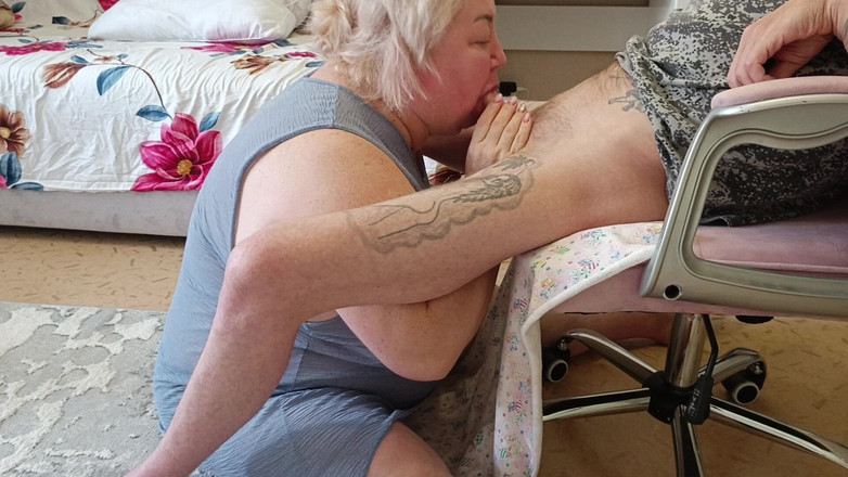 Zona901: Ehefrau beobachtet, wie ihre freundin tiefen blowjob gibt und sperma...