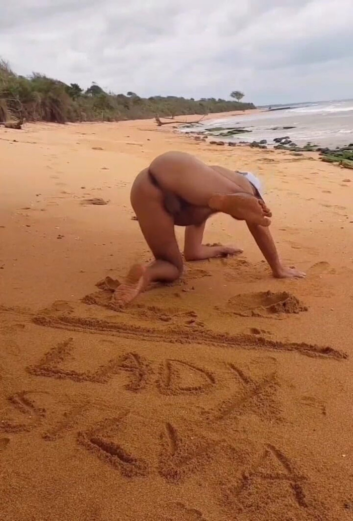 Ladysilvas: Ladysilva nackt am strand, was für ein heißer arsch