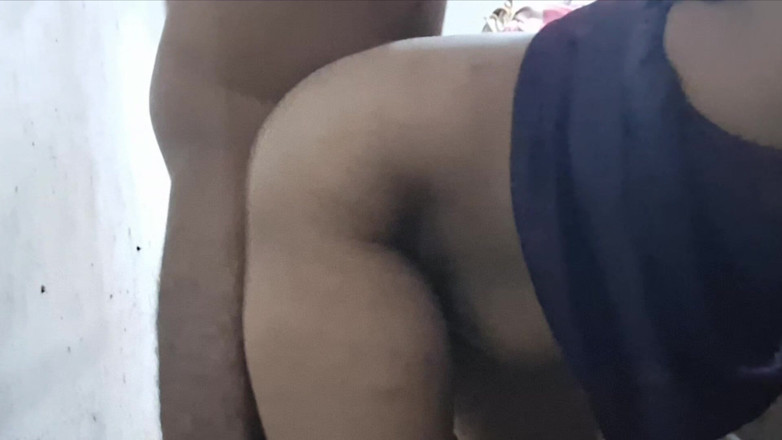 Busty Banuu: 義理の姉はとても可愛くて、ドギースタイルでセックスしたいと言っています