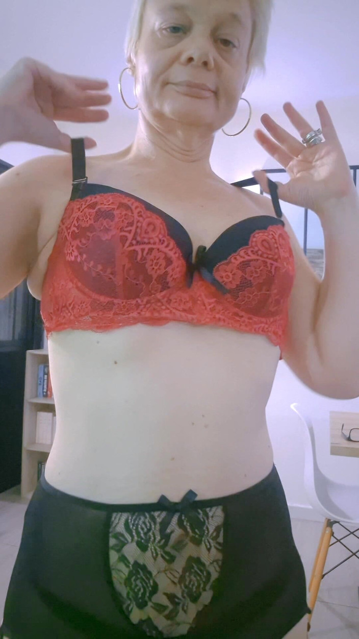 Sofy13: Ahoj Ty, přeji Ti dobrý víkend polibky kdekoli budeš chtít