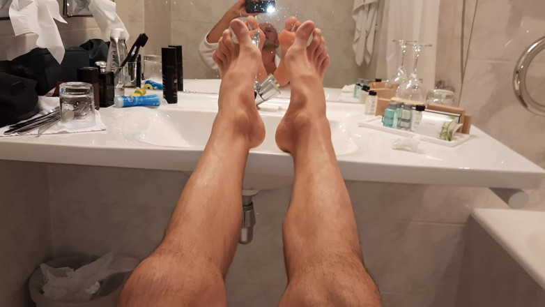 Marshall-Zeitung: Chiuso in bagno, mi sono scopato con le dita e...
