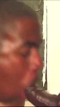 Mahalle Guys_scene 1_a birkaç zenci adam birbirlerinin götlerini sikiyor