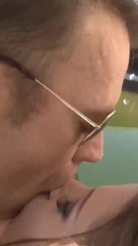 Dua gadis memek mereka dientot sama satu pria