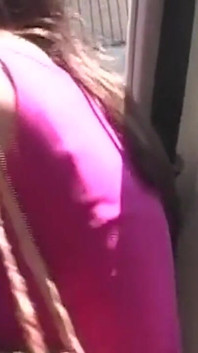 Gagică brunetă face sex oral adânc în gât cu palpitații de pulă în baie cu gaura din zid - gloryhole