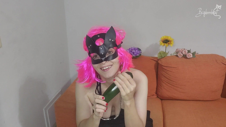 BigBoobCat: 我用我的天然巨乳和神秘的阴户面具变得狂野