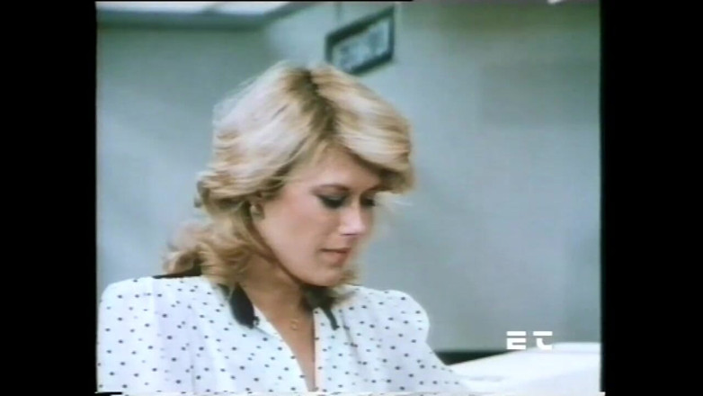 Vintage Usa: Sexy MILF sekretářka s pěknými kozami a chlupatou kundičkou ošukaná...