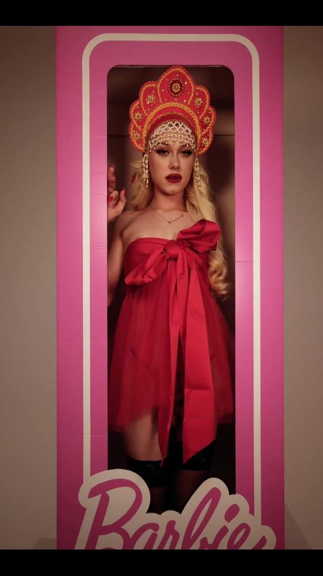 Se le bambole Barbie avessero un grosso cazzo... (English Psycho (Trans Porn)) If Barbie Dolls Had Big Dicks... (English Psycho (Trans Porn))