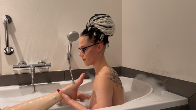 EdgesOfReality: Paní a její otrokyně
