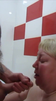 Irritado e ejaculado com gozo