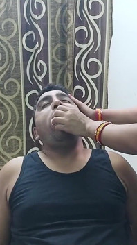 Marido amordaçado com dominação feminina bondage por esposa indiana grávida