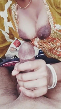 Sesi 26. Bini desi melancap dan blowjob suaminya