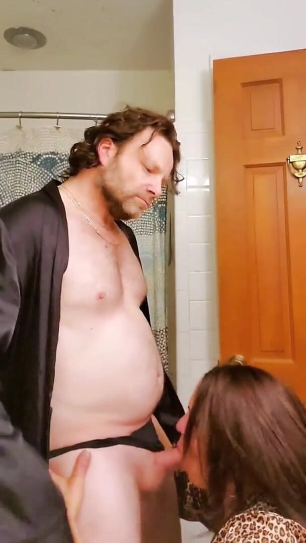 Satin Fetish King: สาวอิตาลี MILF ผิวไหม้สวย โดนเย็ดปากแล้วแตกคาปาก