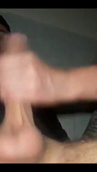 Heiße MILF Tia geht in der Nacht in das Zimmer, wenn ich zu Besuch bin, um mich zu lutschen