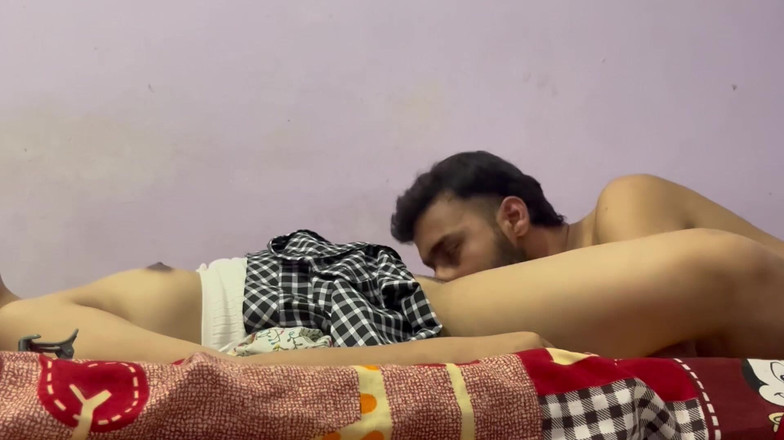 Rishi: Uffffff Kha Jao Por favor, Bhaiyaa Mja Aagya Zeeb Puri...