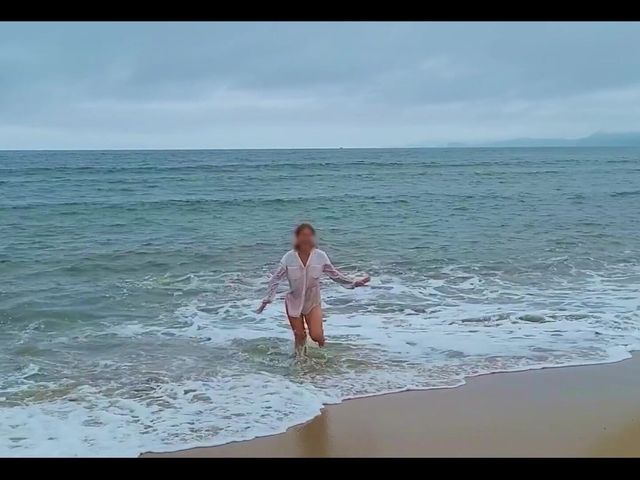 I Wanted to Make a Beautiful Video, but the Waves Told Me No (Julia Meow)