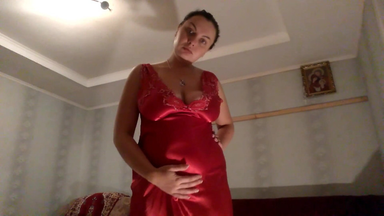 Sexy Milf: Huge piss at night!!!