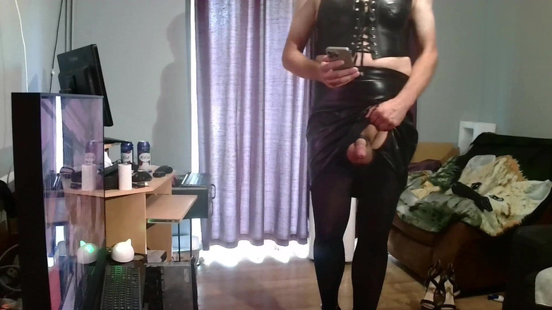 Maninboots: Maninboots Cumming s pulzující anální hračkou