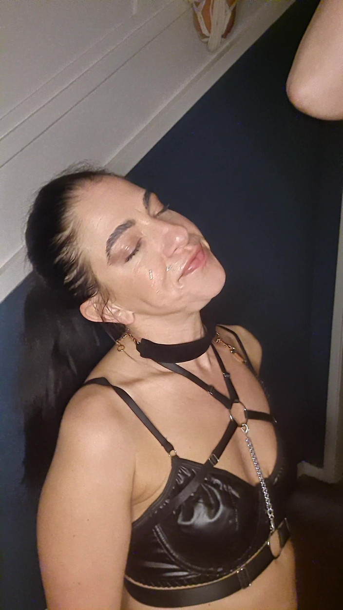 Lily kink: Ona Jest Małą Dziwką Spust