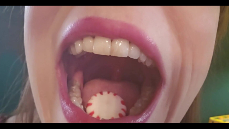 MistressThrope: Je me ruine les dents avec des bonbons sans sucre