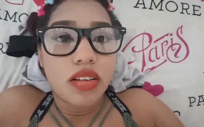 Pikaa6: Morena de 18 años con grandes tetas caídas de Nueva York -...