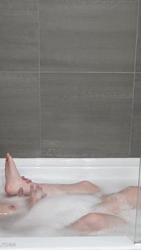 Zwei geile teens in der badewanne