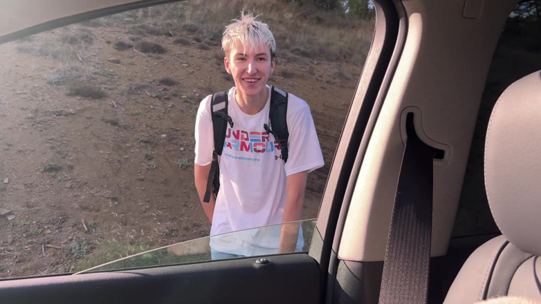 Oliver Strelly: Một twink dễ thương và một con đĩ bú cu của...