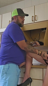 Stehender sex mit meiner ex in der küche