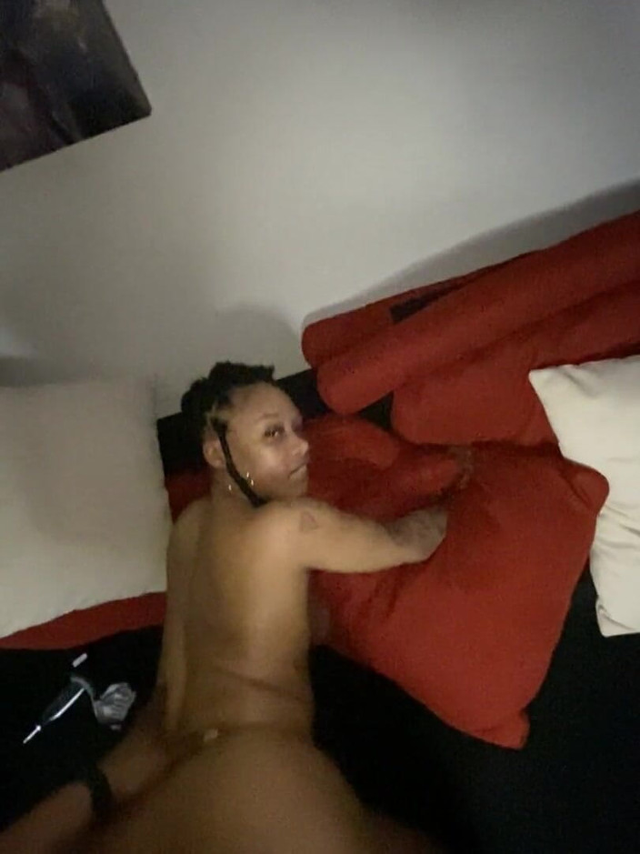SexLoveRed: Cewek seksi ini dientot habis-habisan sampai meringis keenakan!