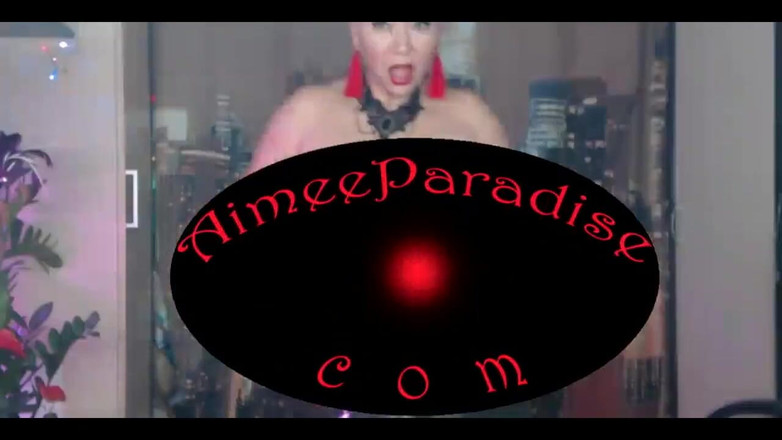 AimeeParadise: Aimee是一个没有复合物的成年女孩）））在浴室里刮阴户并给一个成熟的婊子撸管特写））