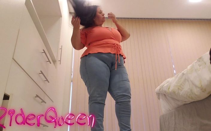 Riderqueen BBW Step Mom Latina Ebony: Une MILF BBW utilise des vêtements en jean à cul Nig