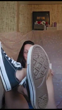 Benim converse sikini sert sikiyor