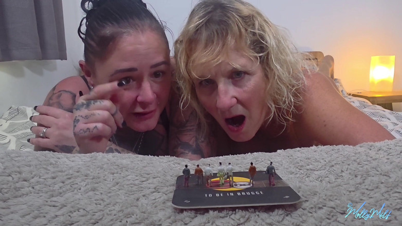 Molly MILF: 자이언트 몰리와 샤이엔은 작은 사람들과 놀고 있다.