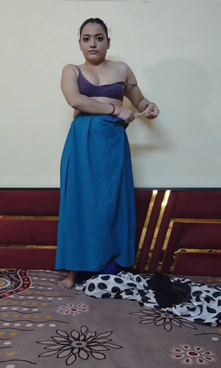 Khushboobhabi: Bhabhi se otevřela romantickou písní