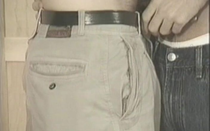 Gay RetroX VHS: Мужчины наслаждающиеся интимным огнем # 4