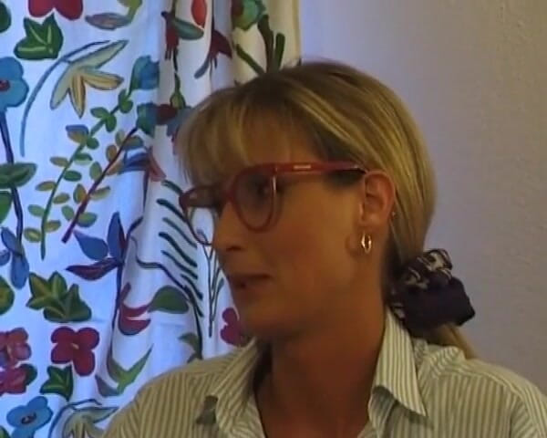 Enjoy German porn: Doamnă germană cu țâțe mici cu păr blond are fața acoperită...
