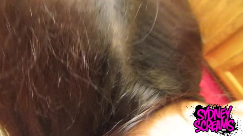 Sydney screams fetish: La studentessa si stuzzica il rossetto- HD