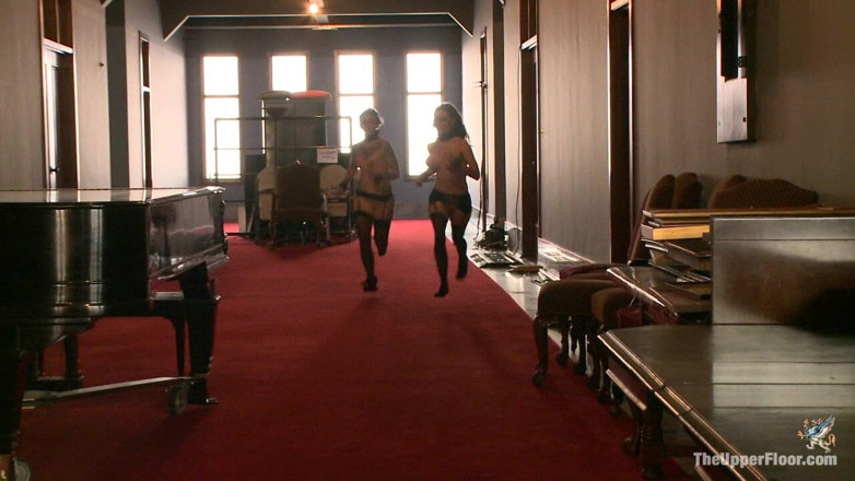 The Upper Floor by Kink: Día de servicio