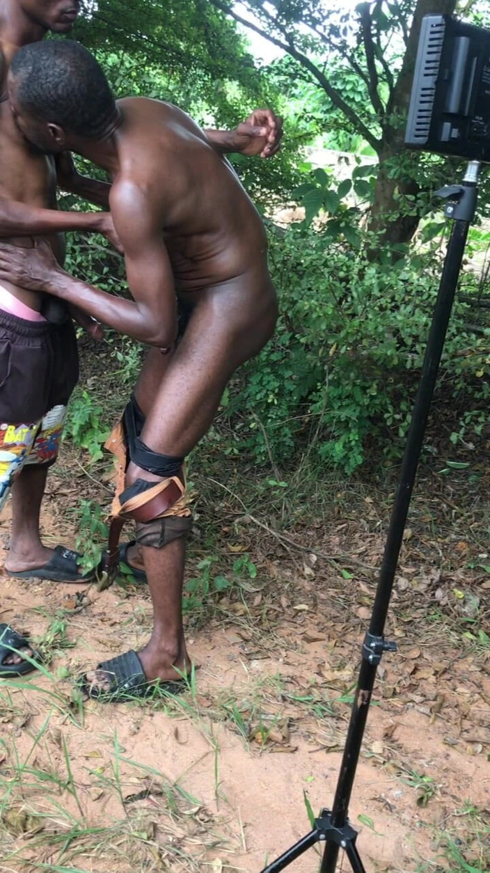 Sexydaddy: Afrikanische männer mit schwarzem schwanz haben sex draußen und fühlen...