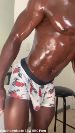 Big black cock BBCee: Zkroucení mých bradavek Hlazení mého ptáka Hodil moje boxers masivní...